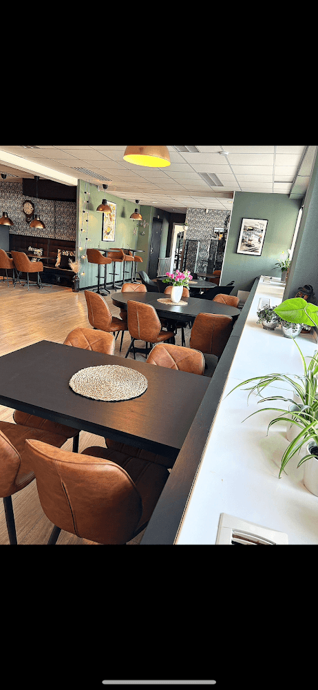 Ellie's Café & Bistro