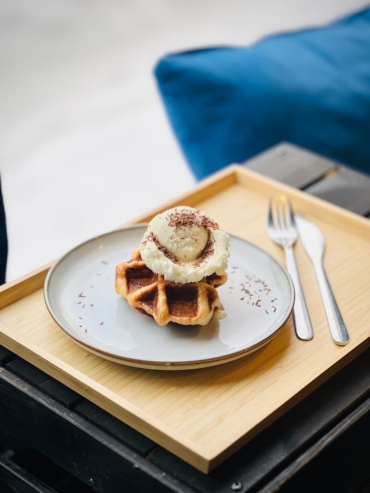 12 Knots Coffee Roasters Café