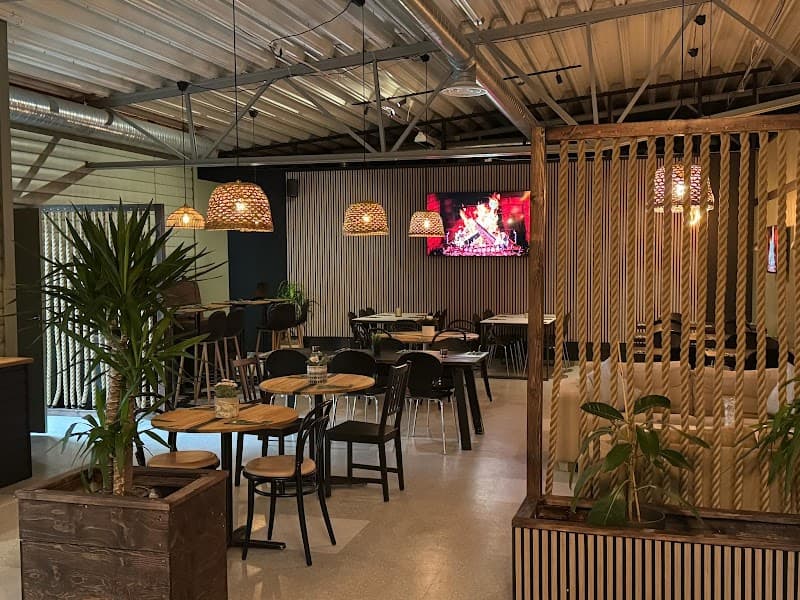 Hugget Burgers & Pizza