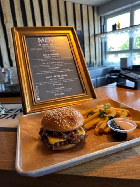 HAK Bistro & Bowling