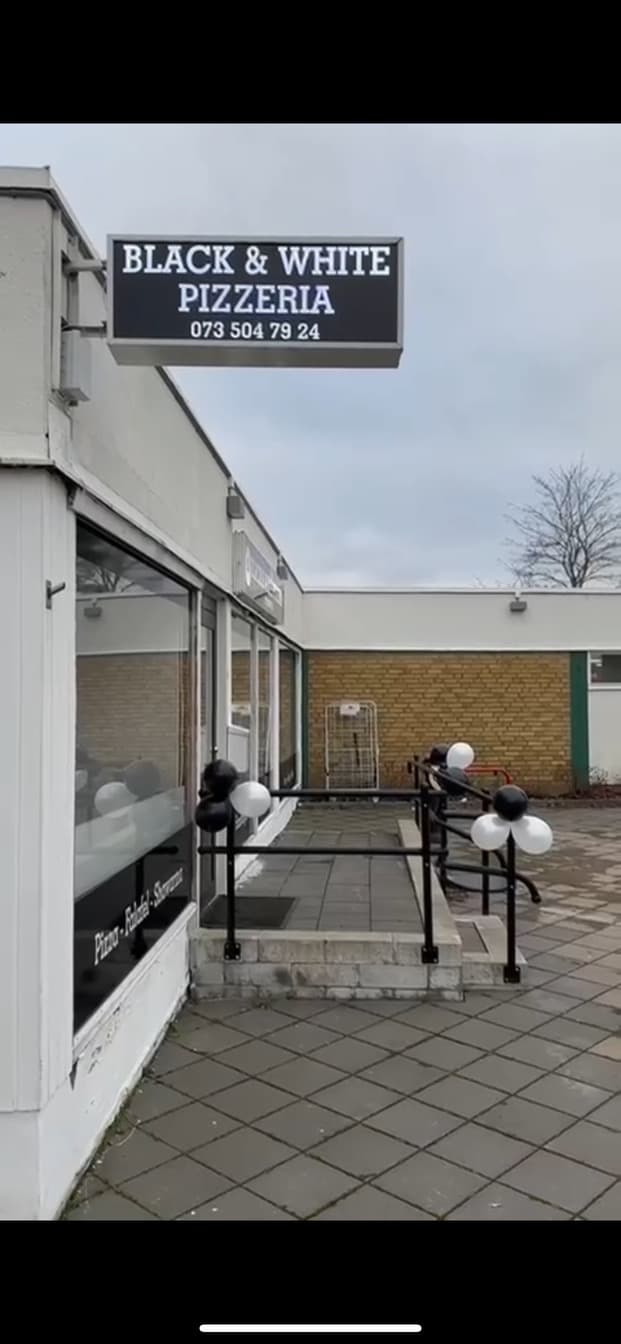 Black and White Pizzeria