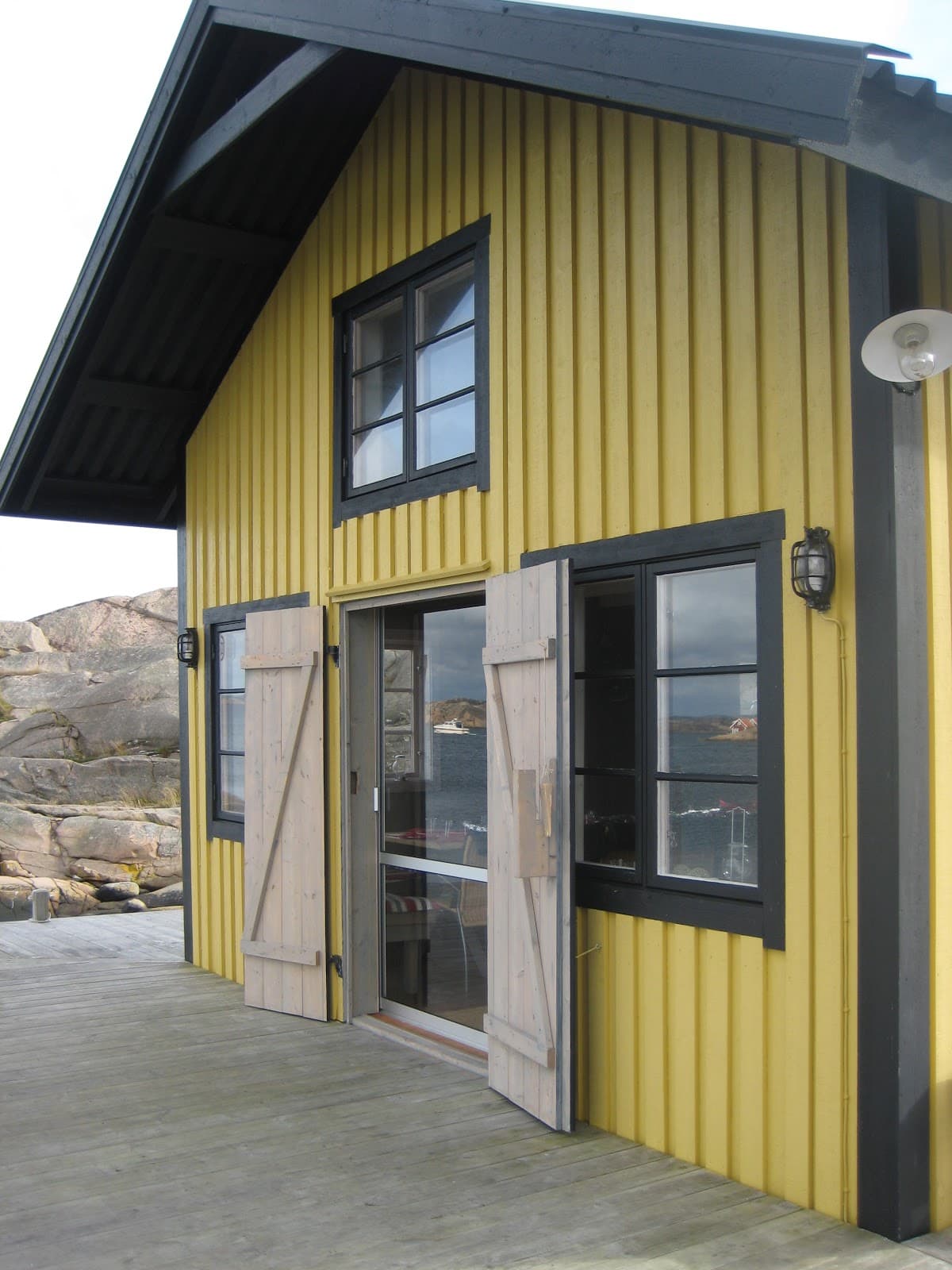 Hampholmens Magasin på en egen ö nära Smögen